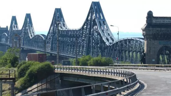 (P) Cea mai usoara metoda de a plati taxa de pod, daca detii o firma de transport