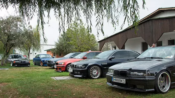 180 de mașini și 23.400 cai putere pe mall