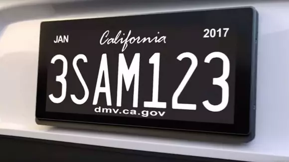 Au apărut plăcuțele de înmatriculare digitale! În ce oraş sunt testate (Video)