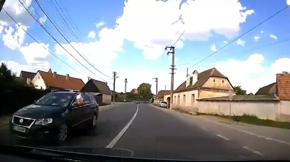 Cum arată un șofer inconștient pe străzile din România? Cam așa... | VIDEO