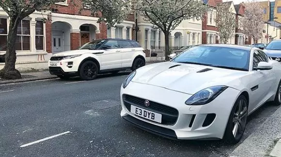 Un britanic își vinde un Jaguar de lux cu 20 de lire. Și nu, nu este la prima ispravă de acest gen