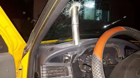 Un "obiect misterios" a căzut din cer pe o mașină la Craiova