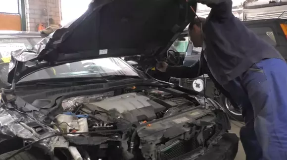 Cum se repară o daună totală într-un atelier neoficial (Video)