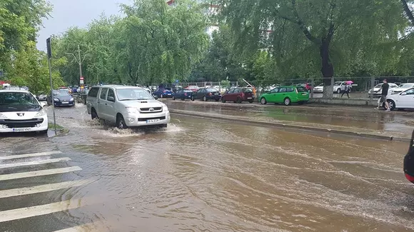 Prăpăd în București după ploaia torențială de joi