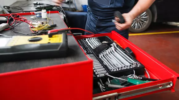 5 echipamente și scule care nu trebuie să lipsească din garajul tău