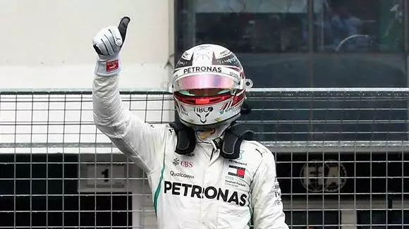 Lewis Hamilton câștigă fără griji la Hungaroring
