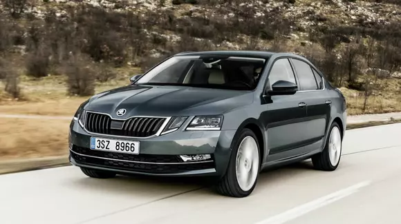 Skoda Octavia revine la blocurile optice convenționale odată cu noua generație