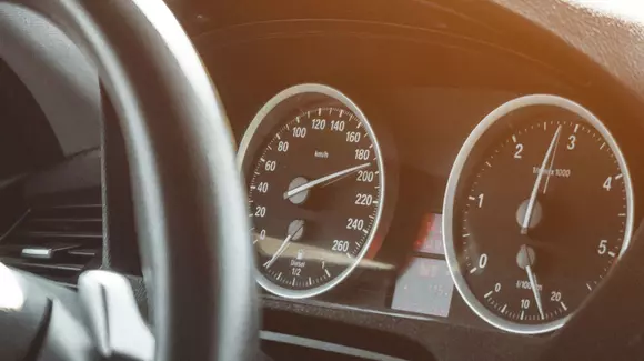 Șoferii români și viteza: Depășirea vitezei maxime cu peste 50km/h este din ce în ce mai frecventă