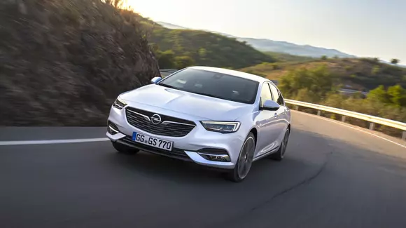 Opel Insignia primește un nou motor: 1.6 turbo de 200 CP