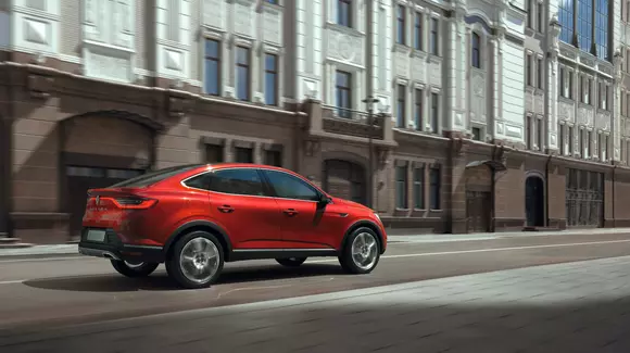 Renault Arkana, primul SUV-coupé al francezilor, a fost prezentat la Moscova