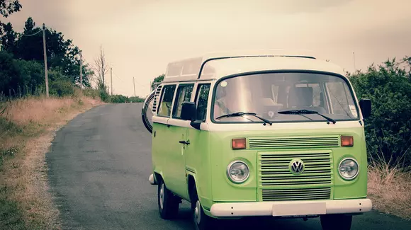 (P) Verificare masina - de ce sa verifici bateria auto inainte sa pleci la drum lung