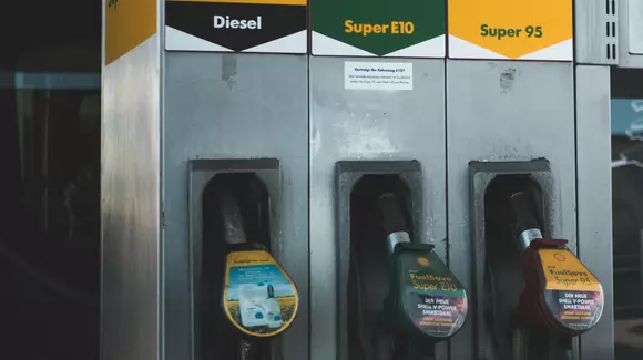 Carburanții își schimbă denumirile din 12 octombrie