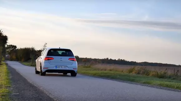 Cât de repede accelerează un Volkswagen Golf 7 R cu pachetul Performance