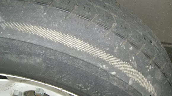 De ce trebuie să rotim anvelopele la schimbul periodic?