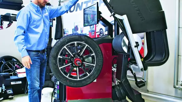 De ce vibrează volanul - Tot ce nu știai despre anvelope și problemele lor