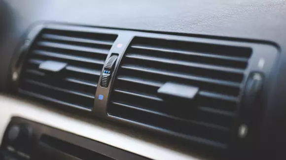 Ford vrea să scape de mirosul de "mașină nouă"