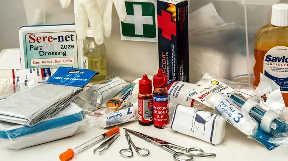 Ce trebuie să conțină o trusă sanitară auto?