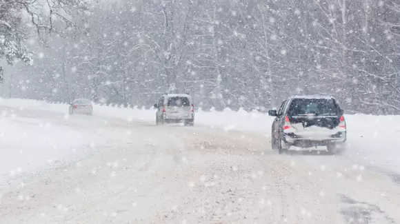 Pleci acasă de sărbători? 3 sfaturi care te vor ajuta să ciocnești șampania cu cei dragi, nu cu cei de la Poliția Rutieră (PUBLICITATE)