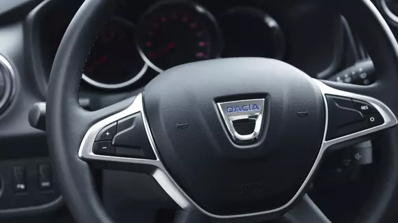 Dacia recheamă în service mii de mașini după ce a constatat probleme la airbag-ul șoferului