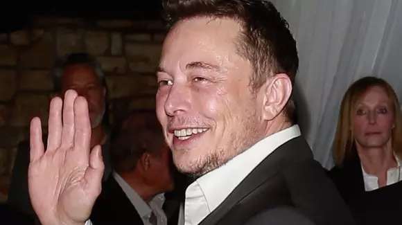 Un „turist” rus a vrut să șantajeze Tesla dar a fost „interceptat” de FBI