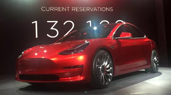 Tesla renunță la programul de recomandări: care este motivul?