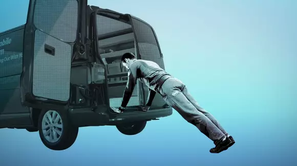 VIDEO: Cum transformi un Volkswagen Transporter într-o sală de forță pe patru roți