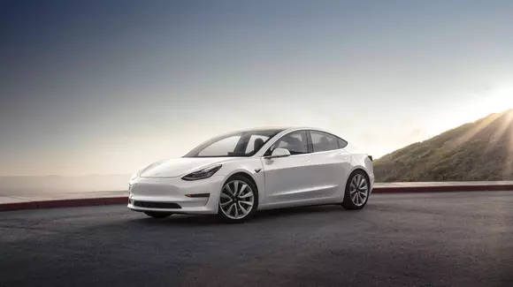Tesla Model 3 se depreciază de cinci ori mai greu decât alte electrice