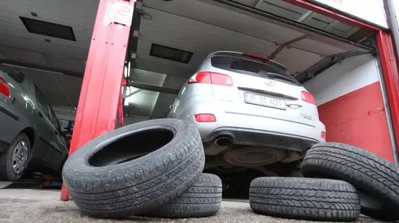 Românii cumpără pe încredere mașini second hand: doar 15% le verifică în service