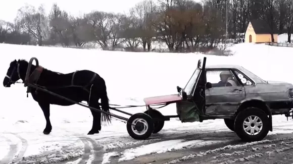 „Noul” Audi 40 este o combinație între Audi 80 și un cal