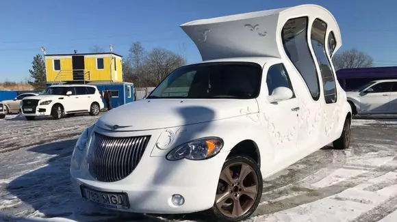 Acest Chrysler PT Cruiser duce opulența la un alt nivel