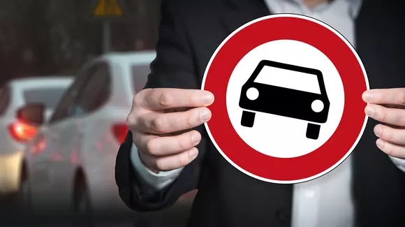 Sute de locuitori din Stuttgart au ieșit în stradă pentru a contesta interzicerea mașinilor diesel vechi