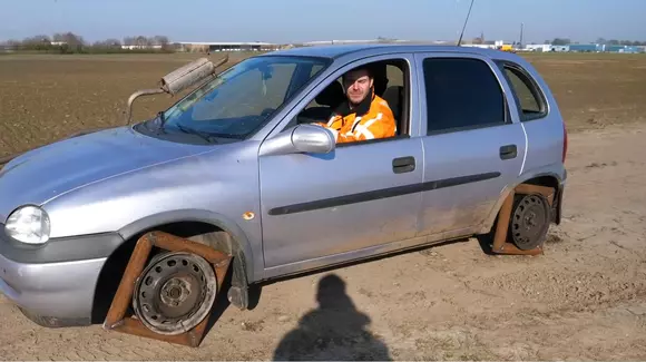 Experiment absurd: Cum ar fi fost dacă mașinile aveau roți pătrate