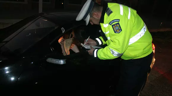 Senatul a decis: Șoferii pot scăpa de 2 puncte de penalizare dacă urmăresc filme