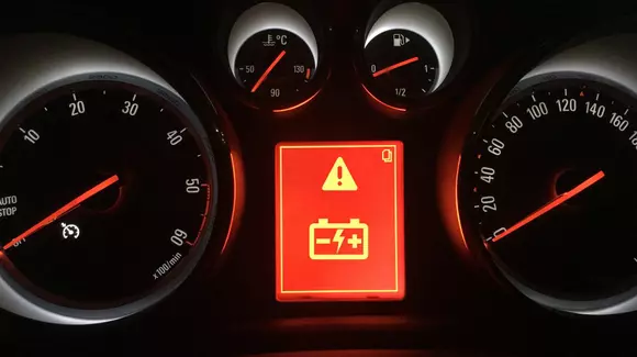 (P) Când este necesară înlocuirea bateriei auto?