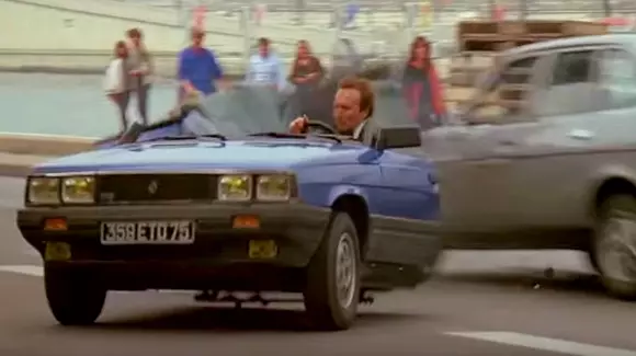 Mașina tăiată în două de James Bond este acum de vânzare