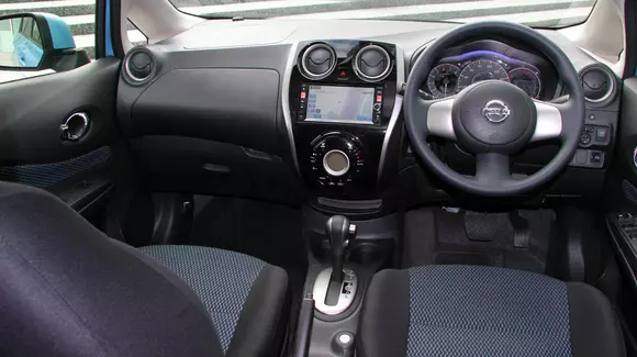 Mașinile cu volan pe dreapta, provenind din Marea Britanie, vor fi interzise