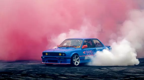 Poliția controlează mașinile tunate și le retrage certificatele de înmatriculare