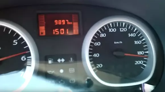 Cum stă pe şosea o Dacia Duster la 200 km/h (Video)
