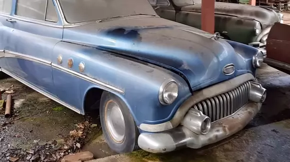 Cele mai exotice mașini abandonate în București, de la Lotus la Maserati