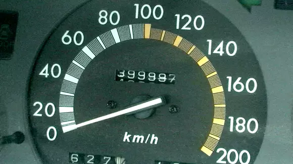 Atenție la mașinile second hand! 4,7 milioane de kilometri dați înapoi și daune nedeclarate