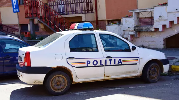 „Sicriele pe roți” ale Poliției Române: Dacii vechi de 21 de ani și autospeciale ARO