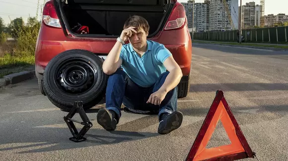 Ce îți oferă cardurile de asistență rutieră 9695?