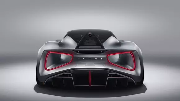 Proiectează hypercaruri, dar conduce o Dacia. Ce îi place la Duster