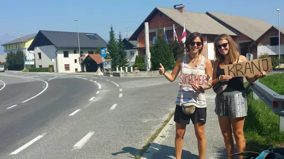 Poliția vs. autostopul - Cum sunt pedepsiți șoferii care iau pasageri la ocazie