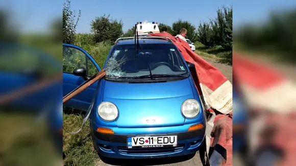 Accident de „Final Destination”! O bară a căzut dintr-un camion și a străpuns parbrizul mașinii din spate