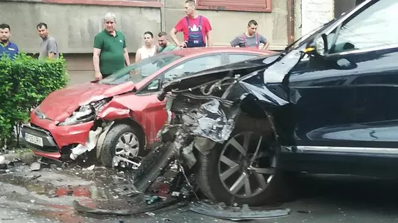 Ministrul Transporturilor a fost implicat într-un accident rutier în această dimineaţă