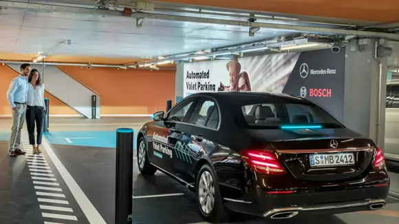 Premieră istorică: Mercedes-Benz introduce parcarea autonomă