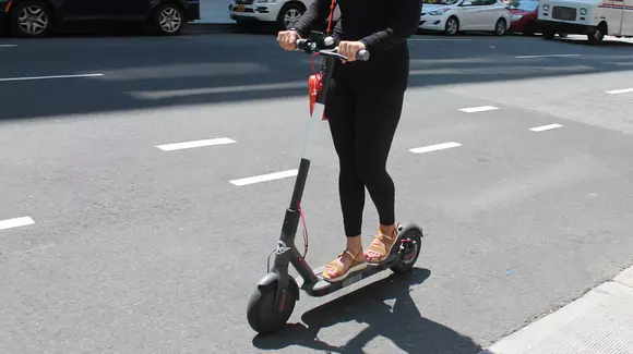 MAI, Cod Rutier 2020: trotinetele electrice, interzise pe trotuar