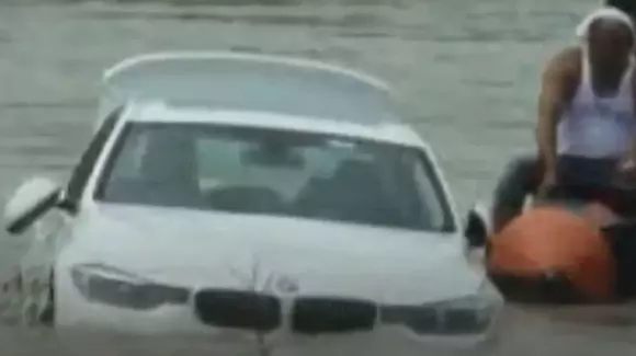 Ce a făcut un tânăr cu un BMW primit cadou stârnește revolte pe internet