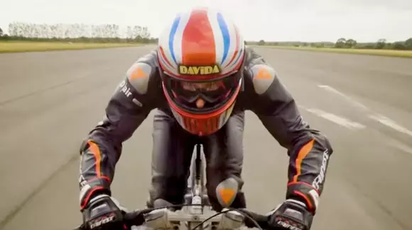 Record istoric: Un britanic a pedalat cu 280 km/h pe bicicletă